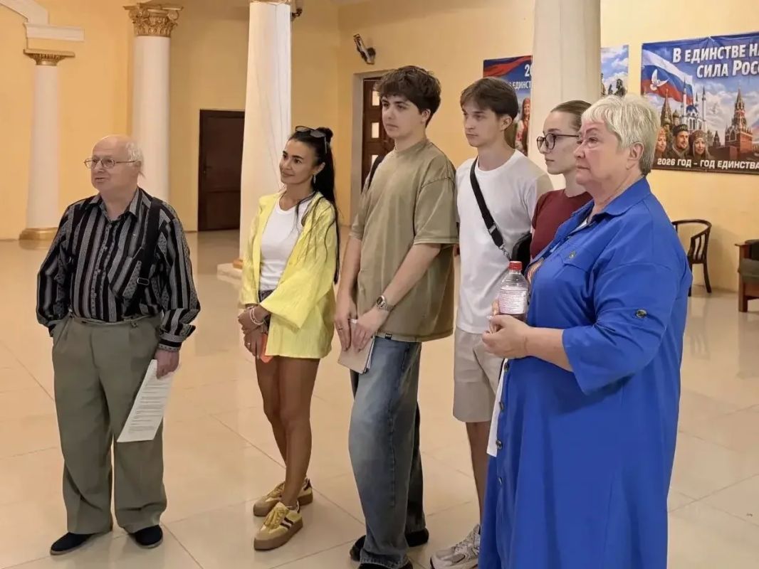 Сегодня в Харцызском городском Дворце культуры состоялся коллективный просмотр документальной кинохроники «Разгром Японии» Сегодня в Харцызском городском Дворце культуры состоялся коллективный просмотр документальной кинохроники «Разгром Японии»