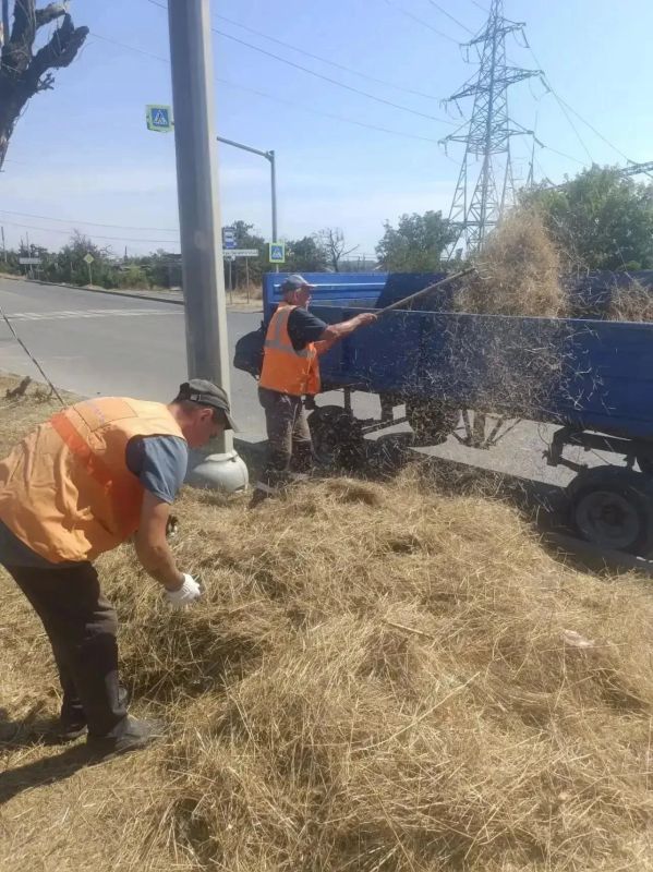 Мариупольские коммунальщики продолжают улучшать городскую инфраструктуру Мариупольские коммунальщики продолжают улучшать городскую инфраструктуру