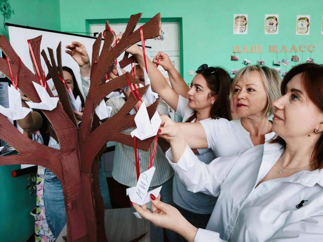 В Школе № 3 состоялась патриотическая акция «Дерево мира» В Школе № 3 состоялась патриотическая акция «Дерево мира»