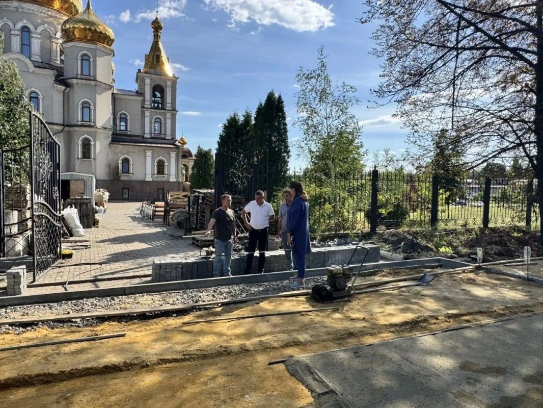 Сергей Лебедев проинспектировал ход реализации проекта по созданию Аллеи памяти героев в Ждановке Сергей Лебедев проинспектировал ход реализации проекта по созданию Аллеи памяти героев в Ждановке