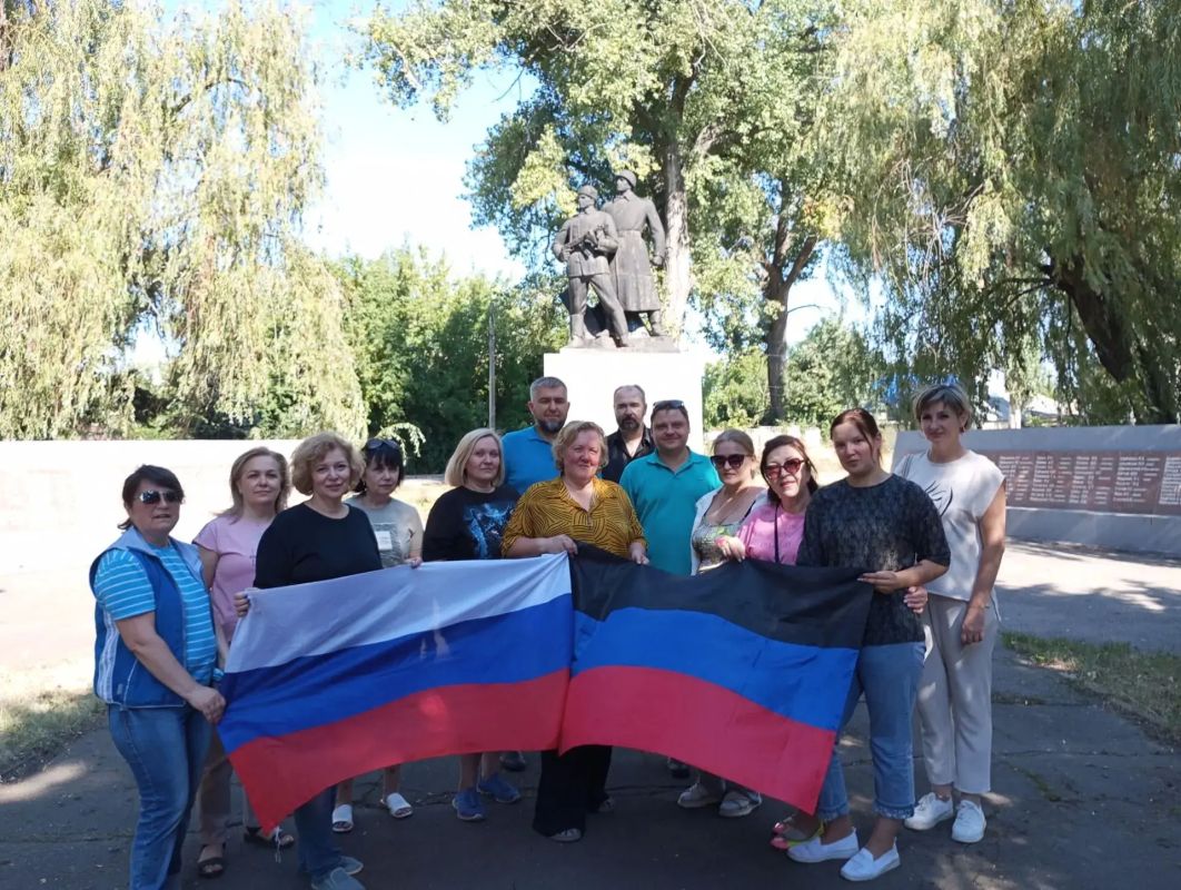 Валентин Левченко: Сотрудники Управы Киевского внутригородского района приняли участие в акции «Чистый четверг» Валентин Левченко: Сотрудники Управы Киевского внутригородского района приняли участие в акции «Чистый четверг»