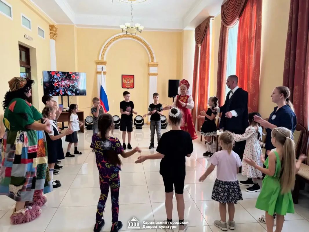 В День знаний для детей участников СВО сотрудники Харцызского городского Дворца культуры устроили праздник, полный чудес В День знаний для детей участников СВО сотрудники Харцызского городского Дворца культуры устроили праздник, полный чудес