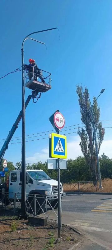 Мариупольские коммунальщики продолжают улучшать городскую инфраструктуру Мариупольские коммунальщики продолжают улучшать городскую инфраструктуру
