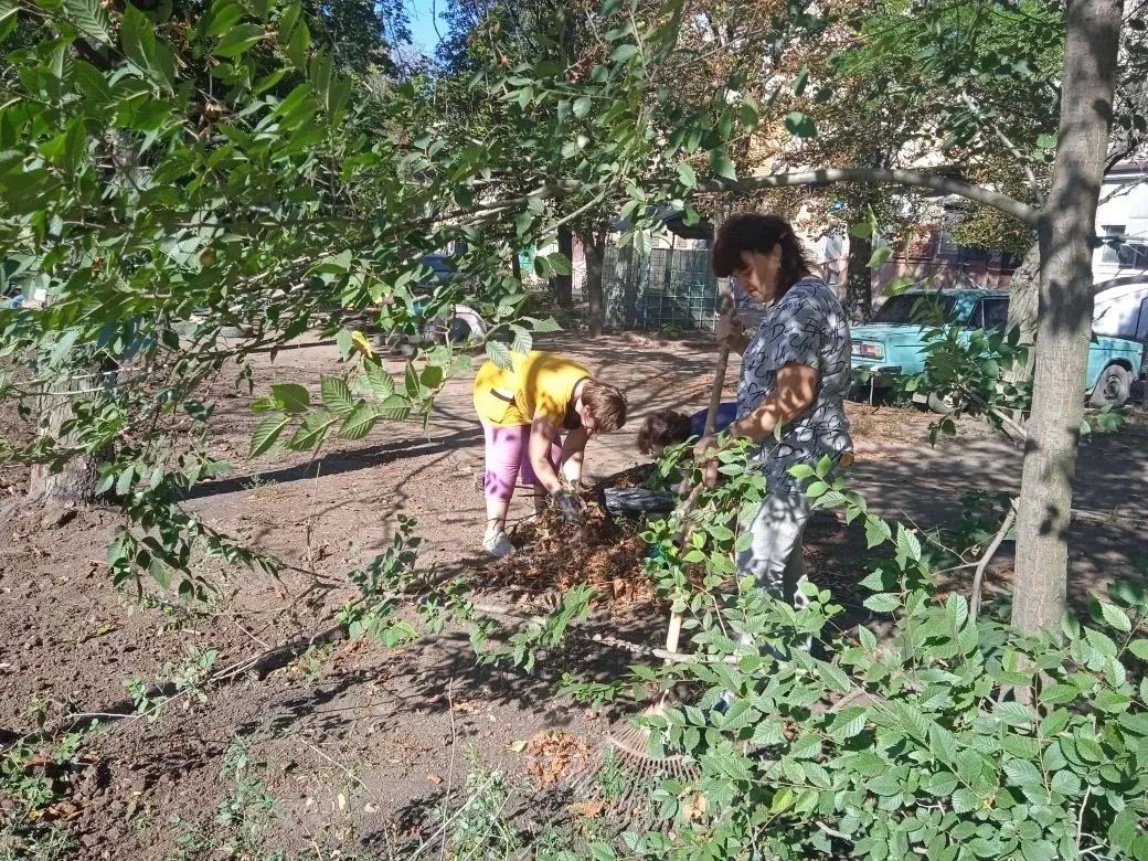 В Червоногвардейском районе прошла акция «Маленькие добрые дела», цель которой — сохранить и поддержать комфортную городскую среду В Червоногвардейском районе прошла акция «Маленькие добрые дела», цель которой — сохранить и поддержать комфортную городскую среду