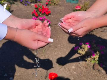 Активисты Мангушской школы №2 присоединились к Всероссийской акции «Капля жизни», приуроченной ко Дню солидарности в борьбе с терроризмом