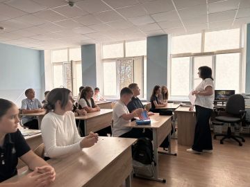 Сегодня, 3 сентября, в Володарской школе №2 прошла лекция, приуроченная ко Дню солидарности в борьбе с терроризмом