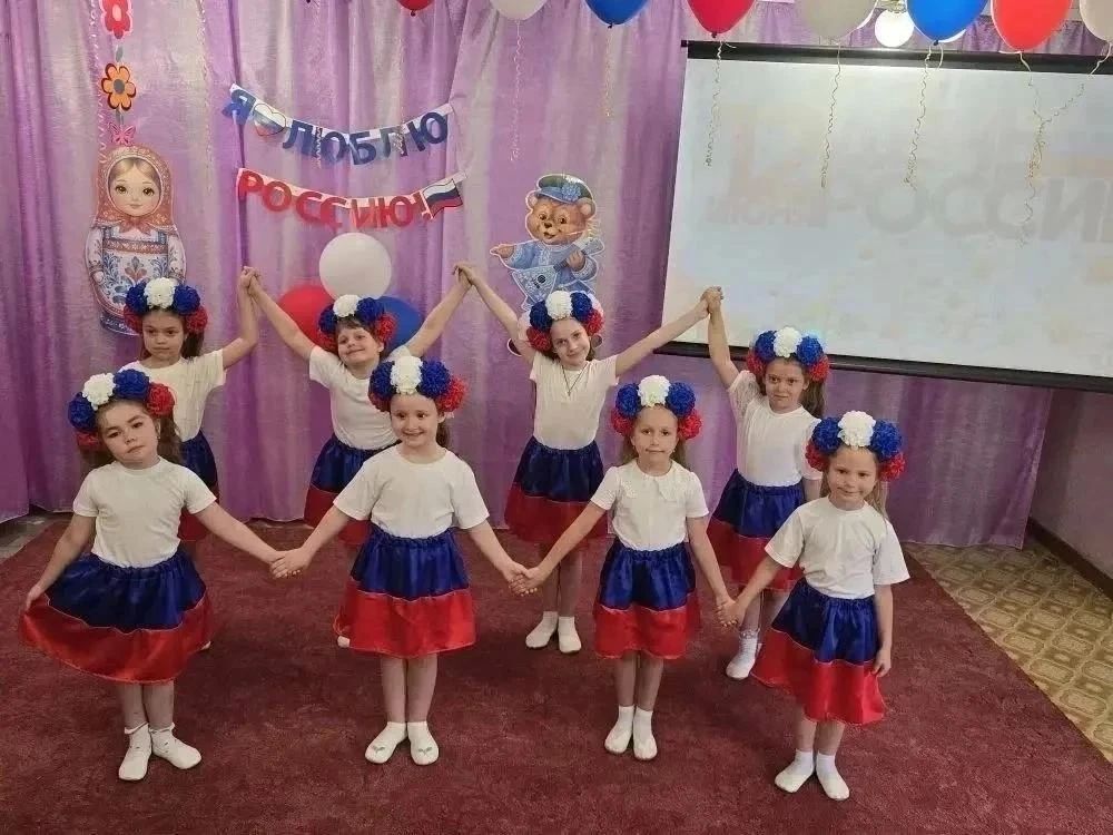 Лариса Толстыкина: Наша задача — создавать в детских садах условия, в которых каждому малышу будет интересно учиться, играть и раскрывать свои способности Лариса Толстыкина: Наша задача — создавать в детских садах условия, в которых каждому малышу будет интересно учиться, играть и раскрывать свои способности