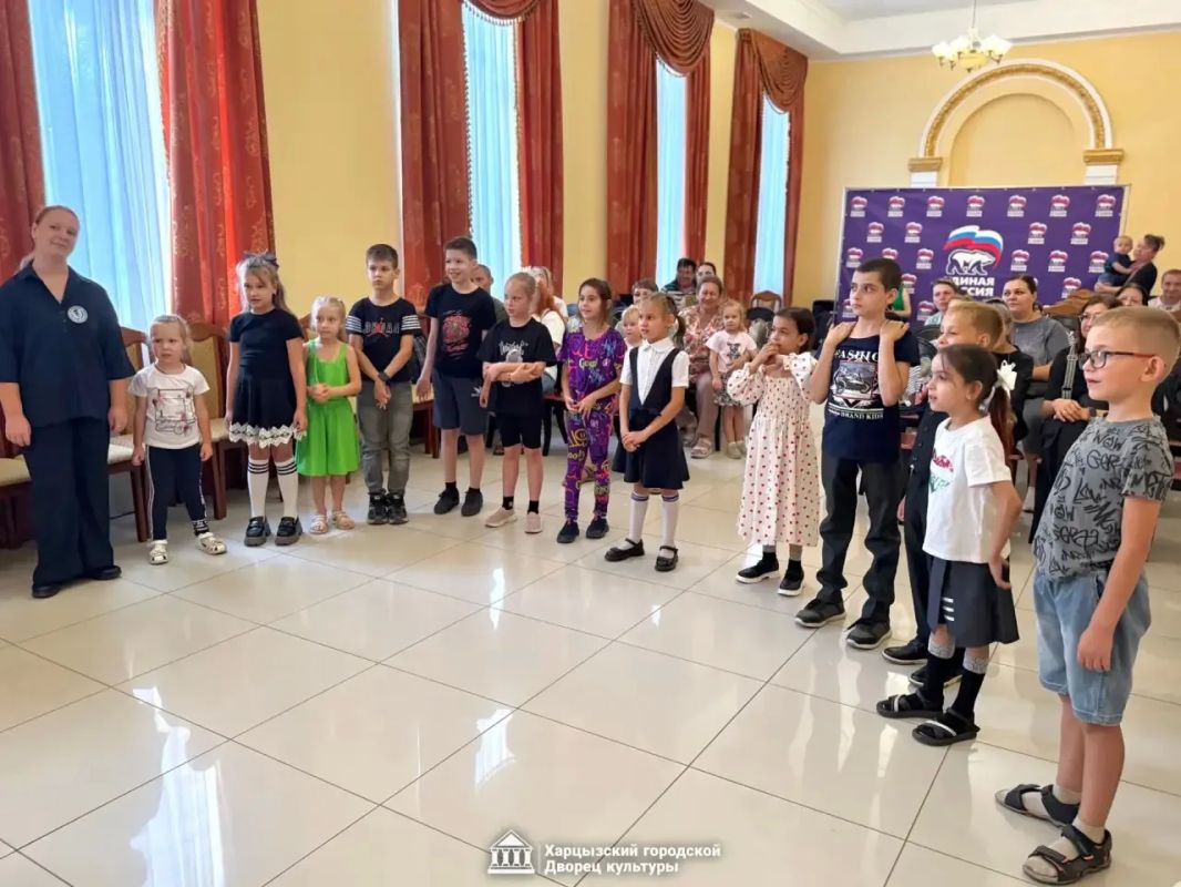 В День знаний для детей участников СВО сотрудники Харцызского городского Дворца культуры устроили праздник, полный чудес В День знаний для детей участников СВО сотрудники Харцызского городского Дворца культуры устроили праздник, полный чудес
