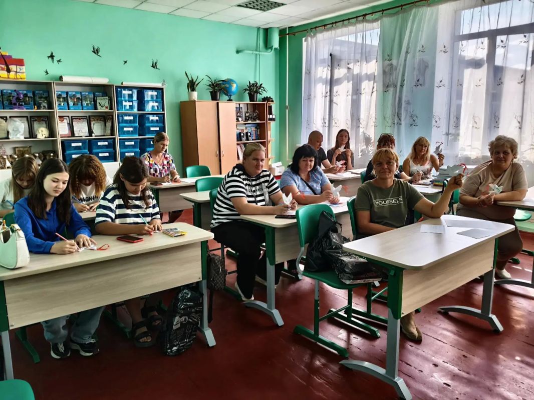 В Школе № 3 состоялась патриотическая акция «Дерево мира» В Школе № 3 состоялась патриотическая акция «Дерево мира»