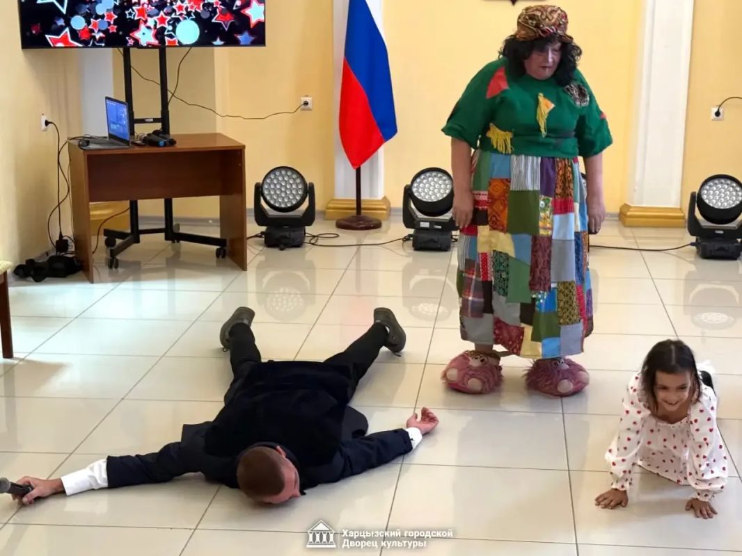 В День знаний для детей участников СВО сотрудники Харцызского городского Дворца культуры устроили праздник, полный чудес В День знаний для детей участников СВО сотрудники Харцызского городского Дворца культуры устроили праздник, полный чудес