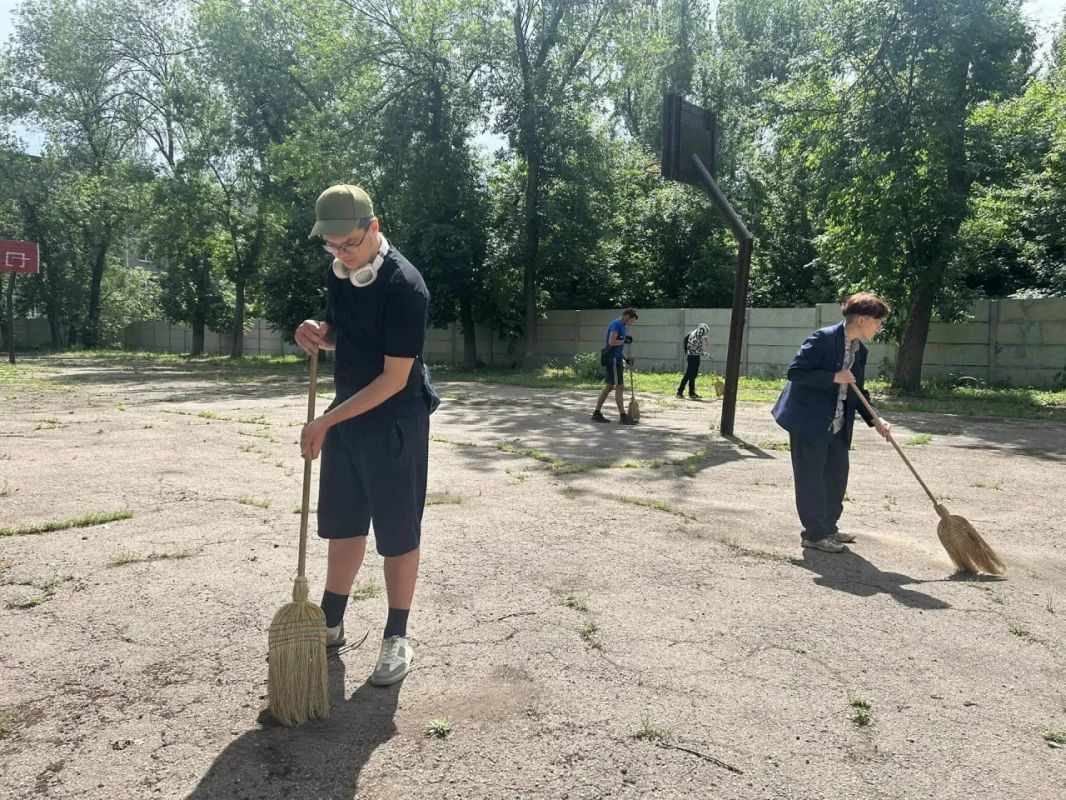 Сегодня, 3 сентября 2026 года, в рамках проекта «Городская среда», неравнодушные жители Кировского района приняли участие в традиционной экологической акции «Чистый четверг» Сегодня, 3 сентября 2026 года, в рамках проекта «Городская среда», неравнодушные жители Кировского района приняли участие в традиционной экологической акции «Чистый четверг»