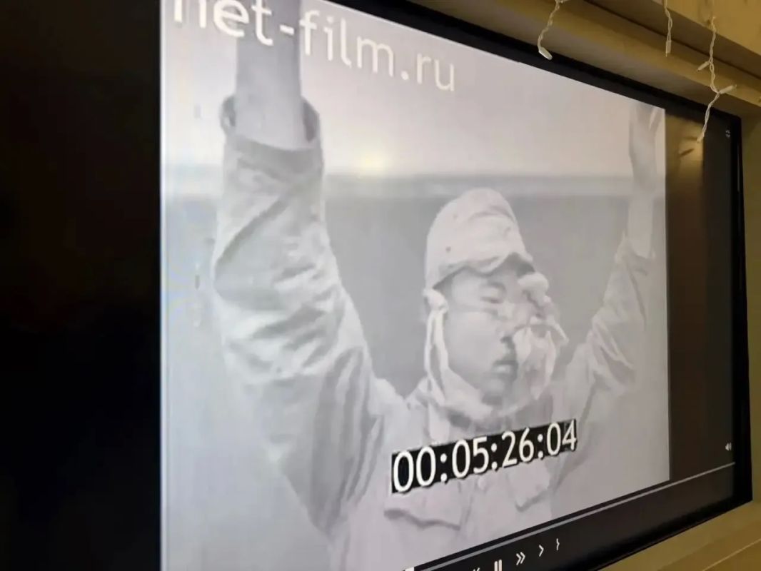 Сегодня в Харцызском городском Дворце культуры состоялся коллективный просмотр документальной кинохроники «Разгром Японии» Сегодня в Харцызском городском Дворце культуры состоялся коллективный просмотр документальной кинохроники «Разгром Японии»