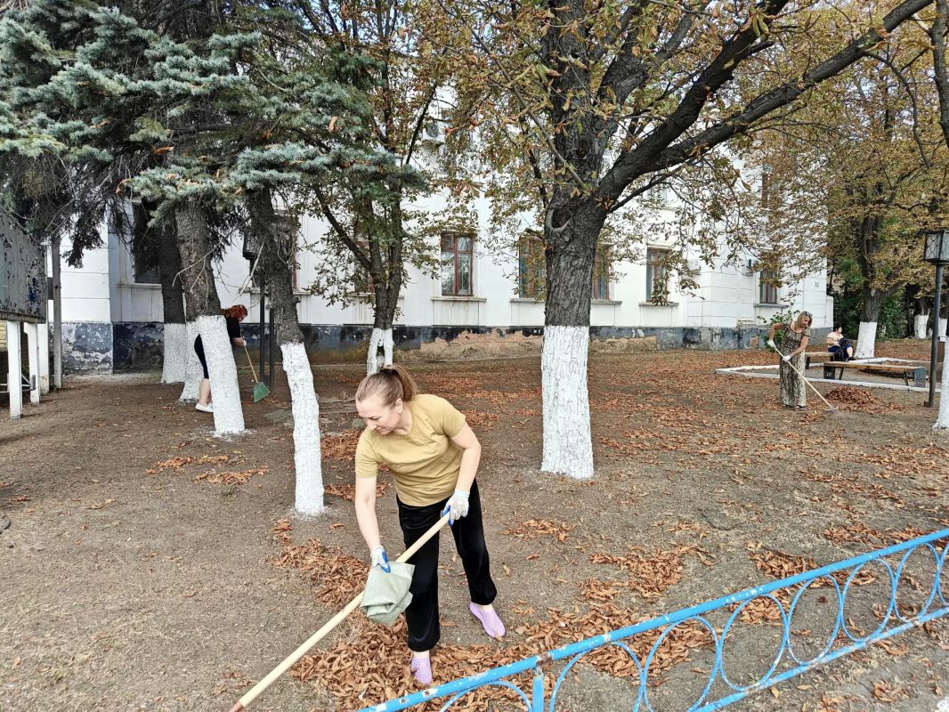 В Снежном прошла акция «Чистый четверг» В Снежном прошла акция «Чистый четверг»