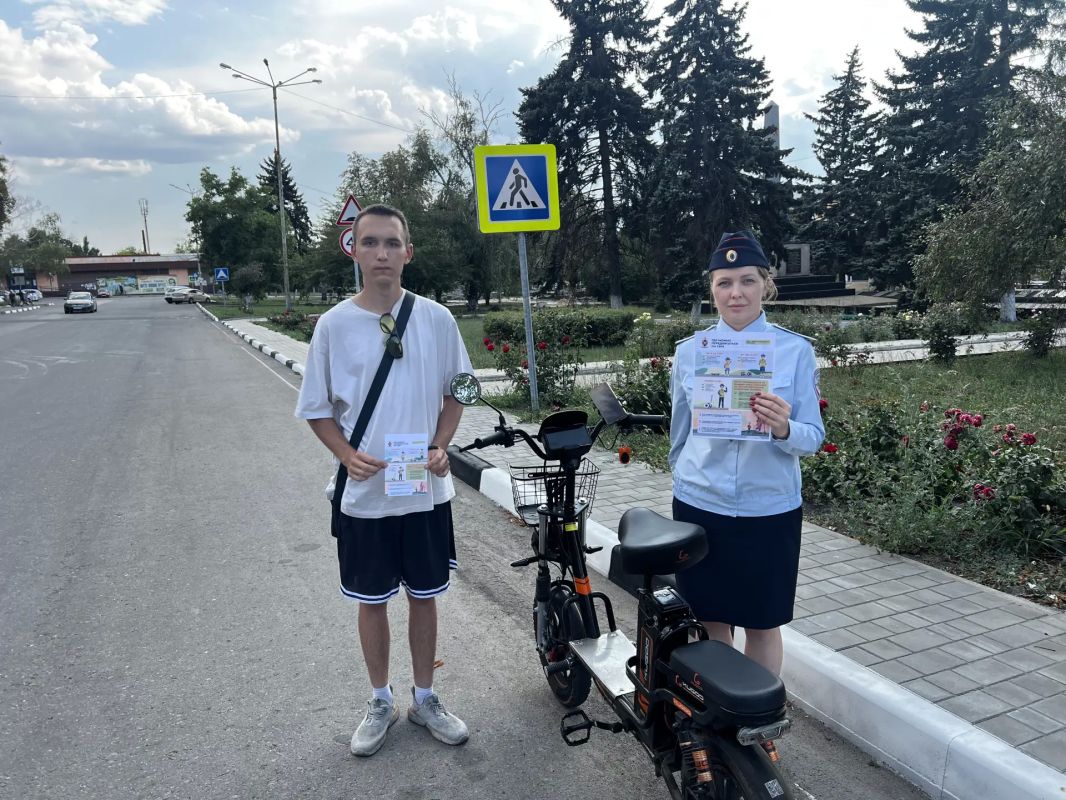 Сотрудники Госавтоинспекции ведут профилактическую работу в Дебальцево Сотрудники Госавтоинспекции ведут профилактическую работу в Дебальцево