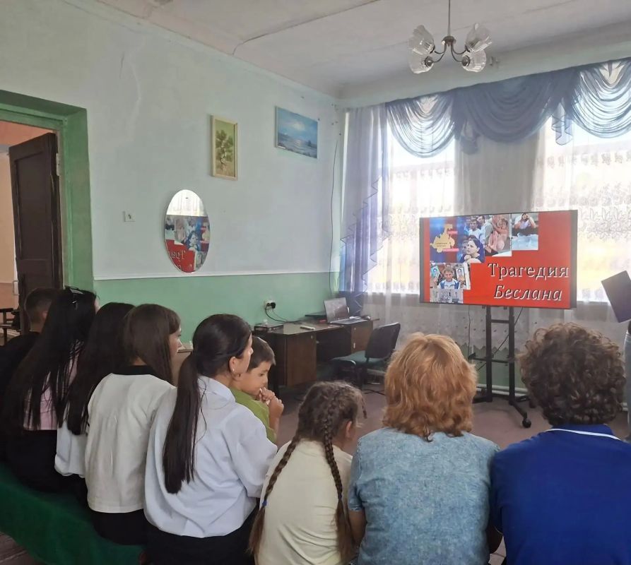 Память сильнее времени: в Стыле прошел час скорби по жертвам теракта в Беслане Память сильнее времени: в Стыле прошел час скорби по жертвам теракта в Беслане