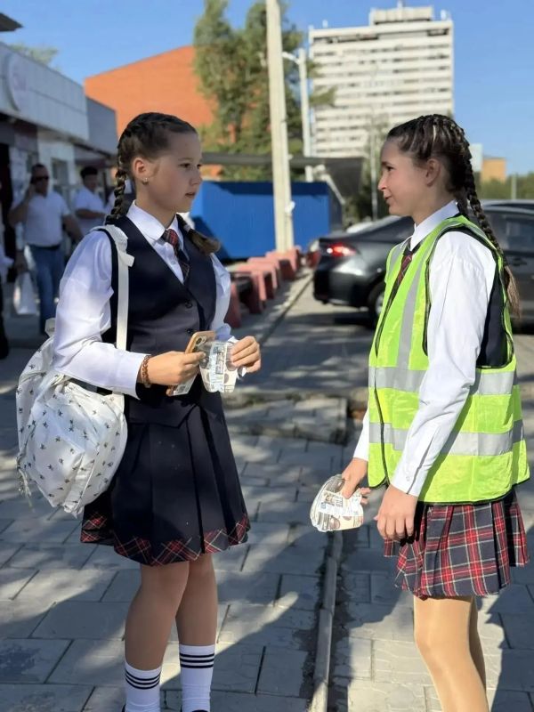 2 сентября в 07:30 отряд ЮИД ГБОУ «ЛИЦЕЙ № 2 Г.О. МАКЕЕВКА» «Престижный дозор» превратил обычное утро в настоящий урок гражданской ответственности 2 сентября в 07:30 отряд ЮИД ГБОУ «ЛИЦЕЙ № 2 Г.О. МАКЕЕВКА» «Престижный дозор» превратил обычное утро в настоящий урок гражданской ответственности