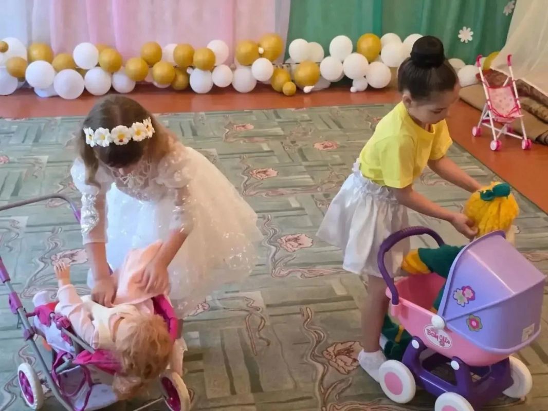 Лариса Толстыкина: Наша задача — создавать в детских садах условия, в которых каждому малышу будет интересно учиться, играть и раскрывать свои способности Лариса Толстыкина: Наша задача — создавать в детских садах условия, в которых каждому малышу будет интересно учиться, играть и раскрывать свои способности