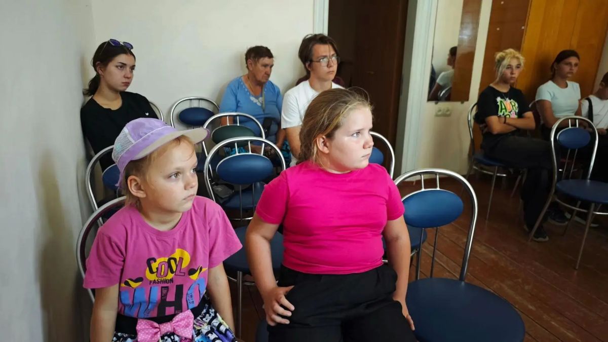 Важно знать!. Управление опеки и попечительства, совместно с ОМВД «Старобешевский» провели урок безопасности для детей-сирот и детей, оставшихся без попечения родителей, приуроченный ко Дню солидарности в борьбе с терроризмом Важно знать!. Управление опеки и попечительства, совместно с ОМВД «Старобешевский» провели урок безопасности для детей-сирот и детей, оставшихся без попечения родителей, приуроченный ко Дню солидарности в борьбе с терроризмом