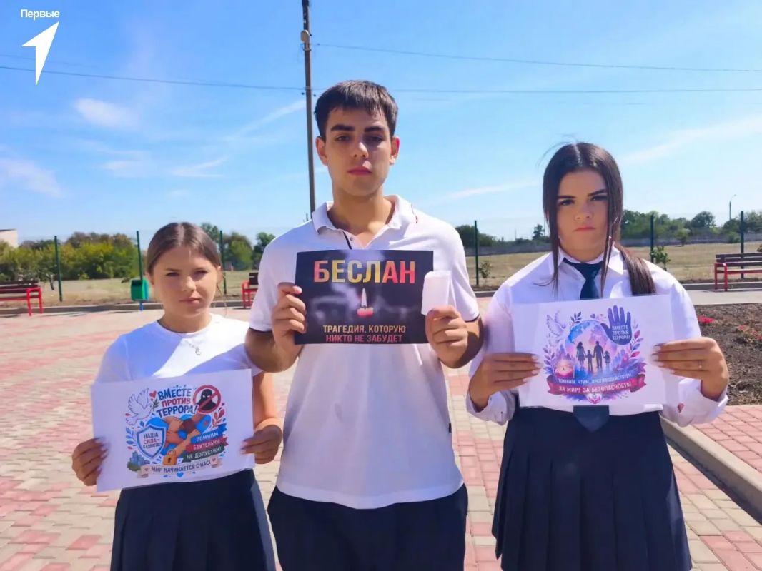 Активисты Мангушской школы №2 присоединились к Всероссийской акции «Капля жизни», приуроченной ко Дню солидарности в борьбе с терроризмом Активисты Мангушской школы №2 присоединились к Всероссийской акции «Капля жизни», приуроченной ко Дню солидарности в борьбе с терроризмом