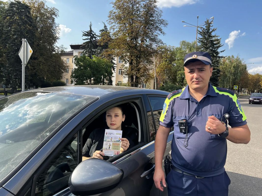Сотрудники Госавтоинспекции ведут профилактическую работу в Дебальцево Сотрудники Госавтоинспекции ведут профилактическую работу в Дебальцево