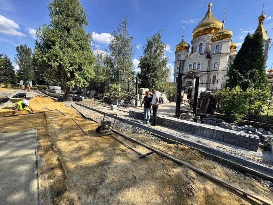 Сергей Лебедев проинспектировал ход реализации проекта по созданию Аллеи памяти героев в Ждановке Сергей Лебедев проинспектировал ход реализации проекта по созданию Аллеи памяти героев в Ждановке