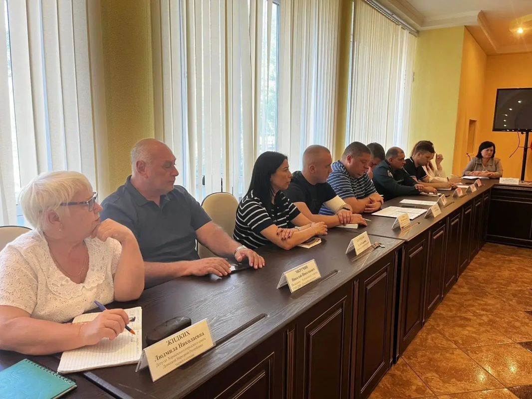 Евгений Поплавский: На еженедельном аппаратном совещании обсудили ключевые вопросы жизнеобеспечения городского округа Харцызск Евгений Поплавский: На еженедельном аппаратном совещании обсудили ключевые вопросы жизнеобеспечения городского округа Харцызск