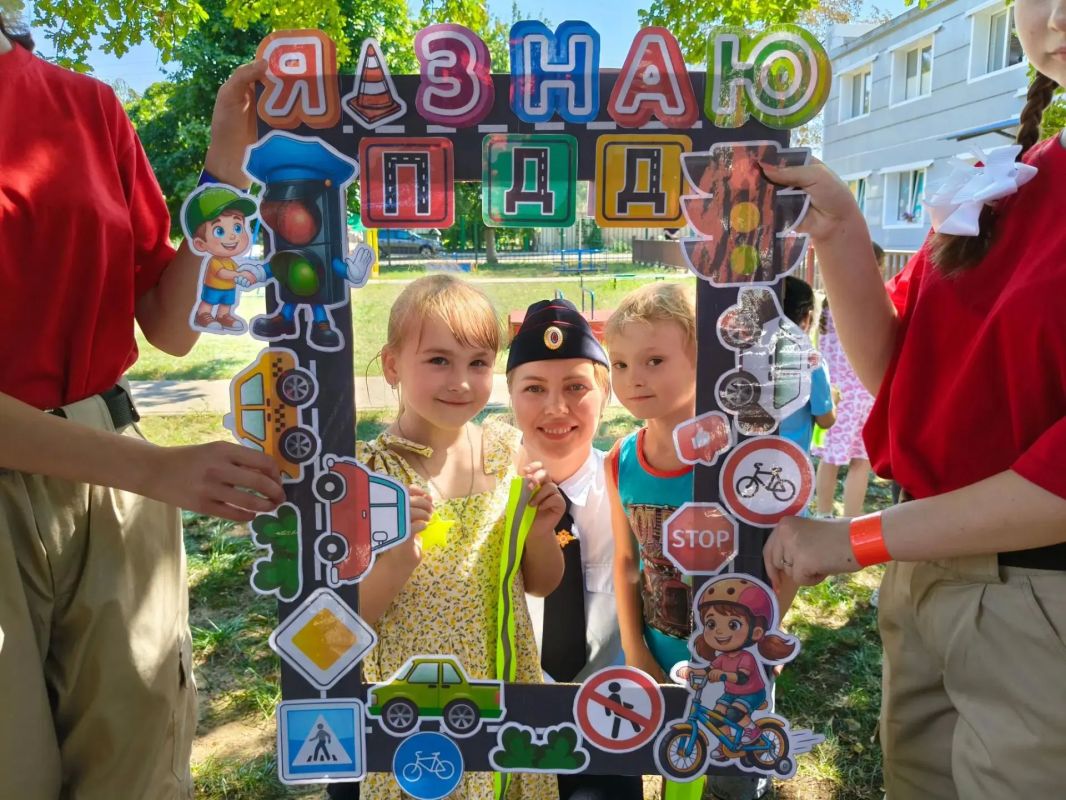 Сотрудники Госавтоинспекции ведут профилактическую работу в Дебальцево Сотрудники Госавтоинспекции ведут профилактическую работу в Дебальцево