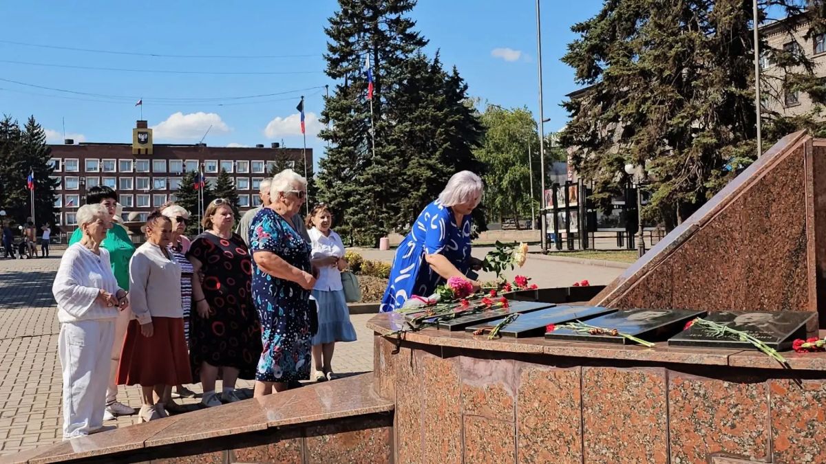 «Енакиево: сквозь время…». В рамках празднования Дня города и реализации партийного проекта «Старшее поколение» Единой России для получателей социальных услуг дневного отделения Комплексного центра социального обслуживания... «Енакиево: сквозь время…». В рамках празднования Дня города и реализации партийного проекта «Старшее поколение» Единой России для получателей социальных услуг дневного отделения Комплексного центра социального обслуживания...