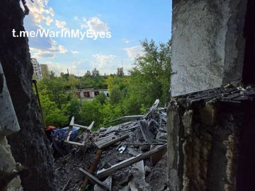 Последствия удара БПЛА ВСУ в многоквартирный жилой дом в Куйбышевском районе Донецка