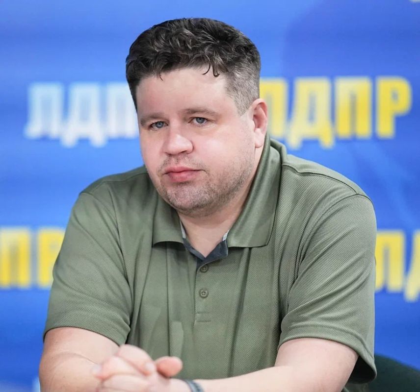 Андрей Крамар: На этой неделе вместе с Денисом Евгеньевичем Караяни встретились с Иваном Михайловичем Аничкиным – руководителем Межрегионального управления Росфинмониторинга по историческим регионам РФ. Обсудили... Андрей Крамар: На этой неделе вместе с Денисом Евгеньевичем Караяни встретились с Иваном Михайловичем Аничкиным – руководителем Межрегионального управления Росфинмониторинга по историческим регионам РФ. Обсудили...