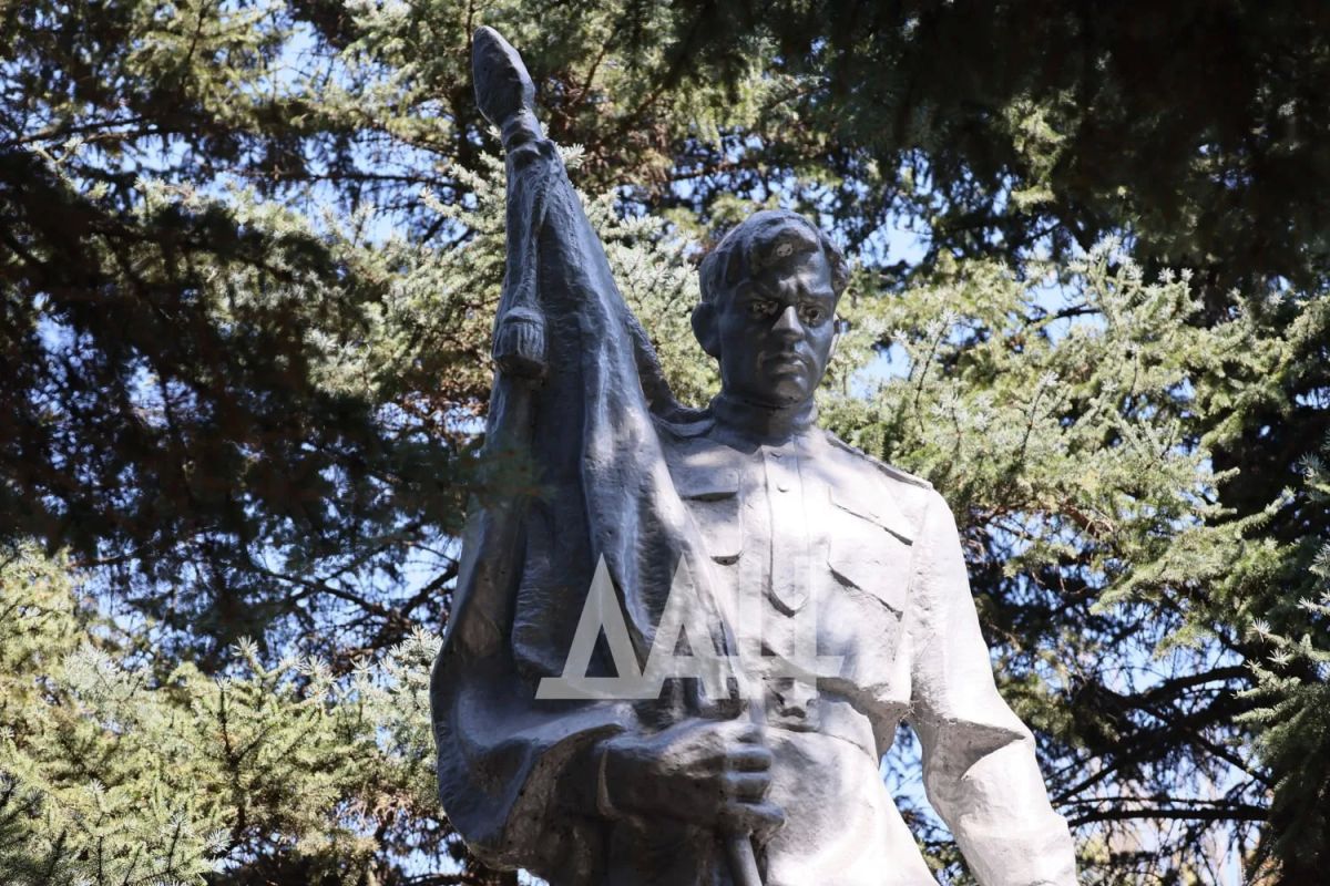 Во все времена бессмертной Земли, помните! Во все времена бессмертной Земли, помните!