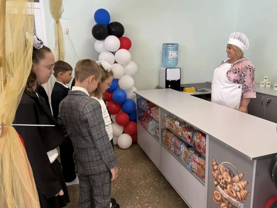 Александр Шатов: В Шахтерском округе начали работу школьные буфеты Александр Шатов: В Шахтерском округе начали работу школьные буфеты
