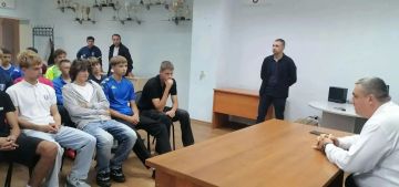 Алексей Кулемзин: В День солидарности в борьбе с терроризмом полицейские Калужской области встретились с воспитанниками ФК «Калуга»