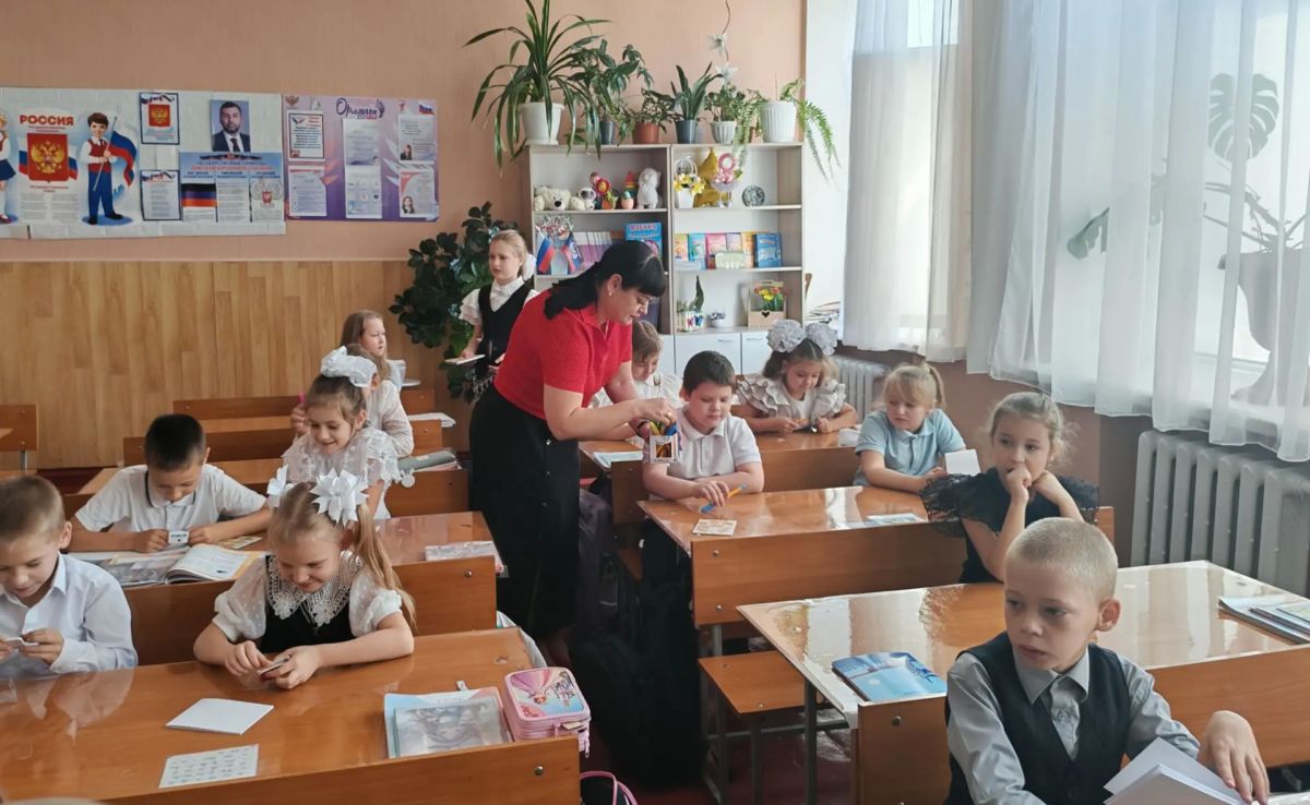 Увлекательное погружение в мир хвостатых друзей: депутаты Торезского городского совета провели урок доброты! Увлекательное погружение в мир хвостатых друзей: депутаты Торезского городского совета провели урок доброты!