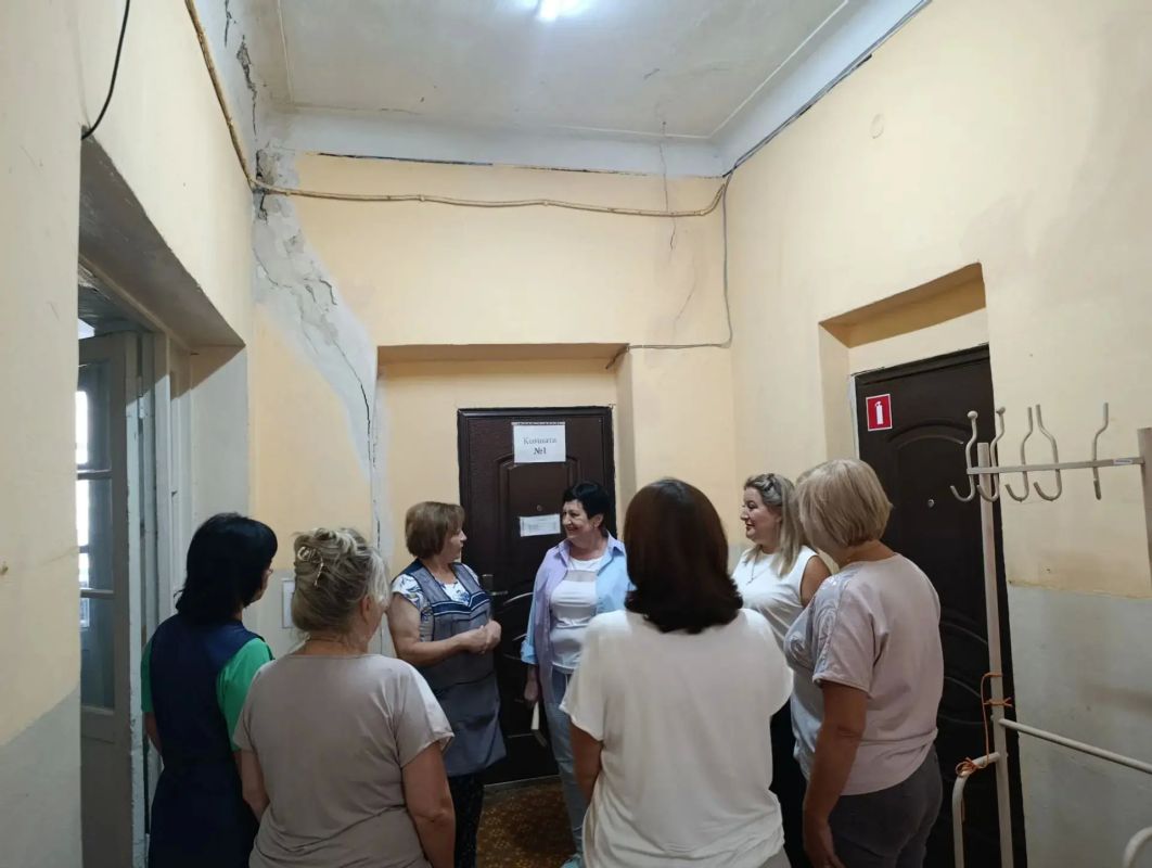 Сегодня, 3 сентября в Червоногвардейском районе состоялась встреча руководителя Управы Червоногвардейского внутригородского района Администрации городского округа Макеевка Марии Чулаковой с жителями жилого массива Карла... Сегодня, 3 сентября в Червоногвардейском районе состоялась встреча руководителя Управы Червоногвардейского внутригородского района Администрации городского округа Макеевка Марии Чулаковой с жителями жилого массива Карла...