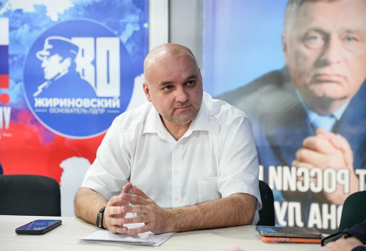 Андрей Крамар: На этой неделе вместе с Денисом Евгеньевичем Караяни встретились с Иваном Михайловичем Аничкиным – руководителем Межрегионального управления Росфинмониторинга по историческим регионам РФ. Обсудили... Андрей Крамар: На этой неделе вместе с Денисом Евгеньевичем Караяни встретились с Иваном Михайловичем Аничкиным – руководителем Межрегионального управления Росфинмониторинга по историческим регионам РФ. Обсудили...