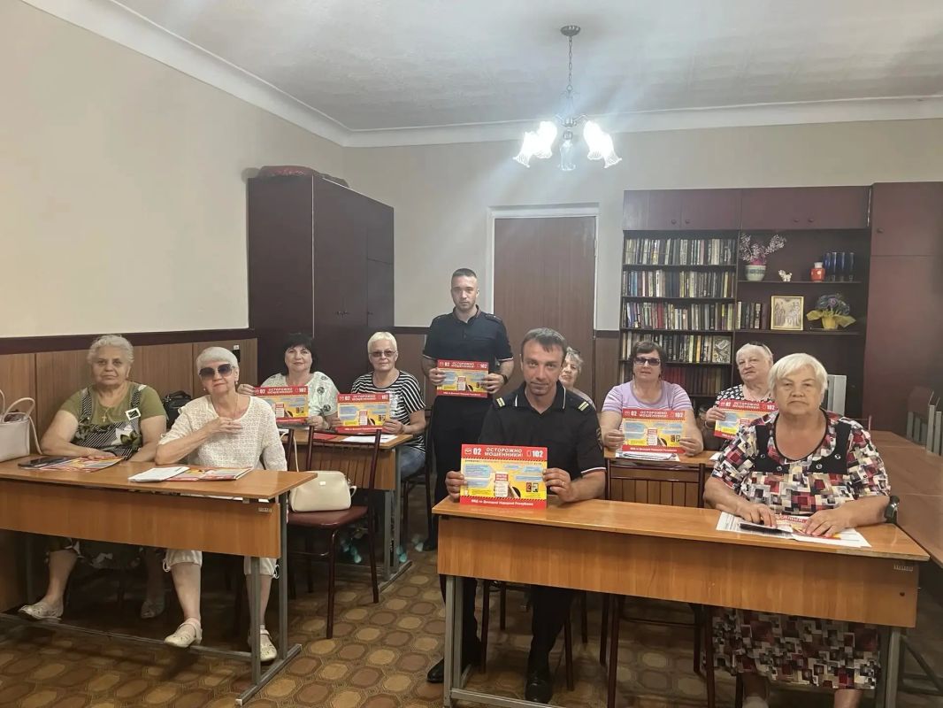 Полицейские ведут профилактическую работу в Шахтёрске Полицейские ведут профилактическую работу в Шахтёрске