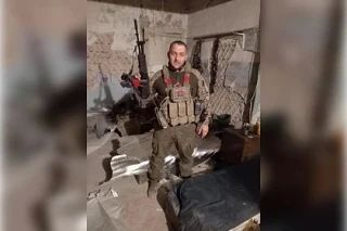 «Двери оторвали, крышу отрубили – и получился броневик!»: Потомственный военный оборонял опорник с 27 осколками в теле