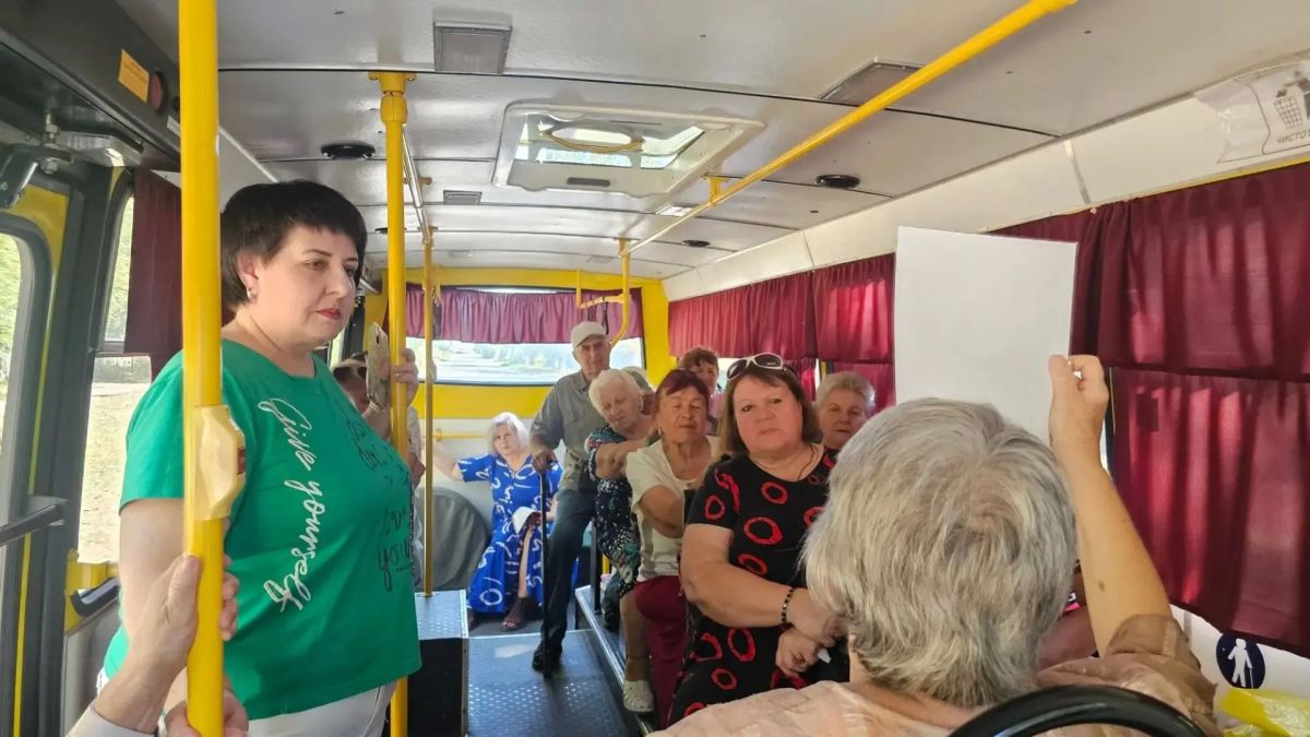 «Енакиево: сквозь время…». В рамках празднования Дня города и реализации партийного проекта «Старшее поколение» Единой России для получателей социальных услуг дневного отделения Комплексного центра социального обслуживания... «Енакиево: сквозь время…». В рамках празднования Дня города и реализации партийного проекта «Старшее поколение» Единой России для получателей социальных услуг дневного отделения Комплексного центра социального обслуживания...