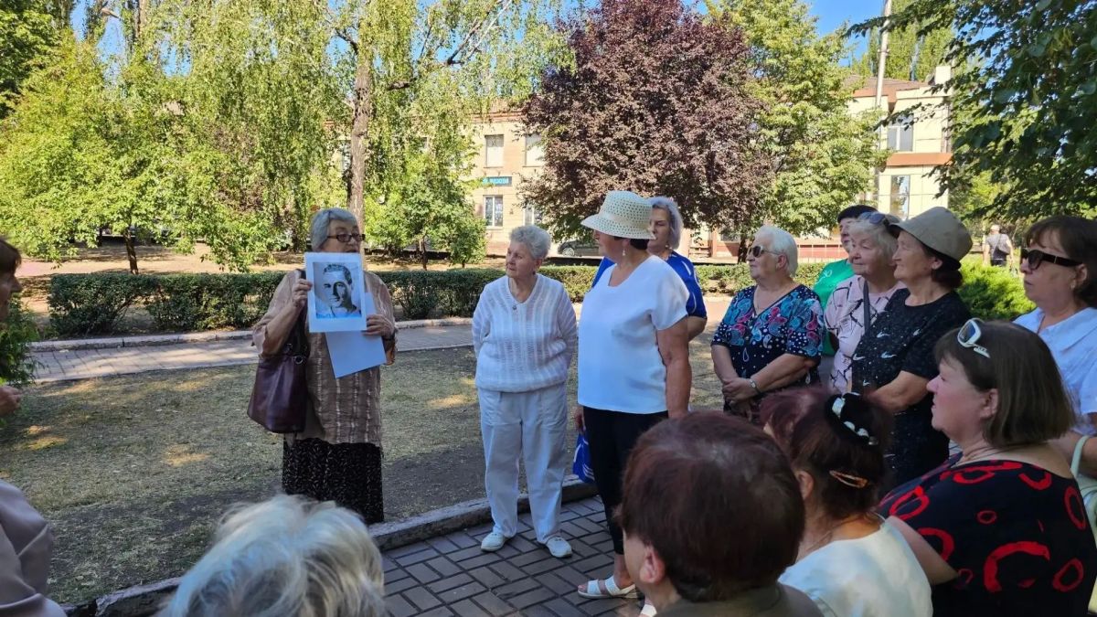 «Енакиево: сквозь время…». В рамках празднования Дня города и реализации партийного проекта «Старшее поколение» Единой России для получателей социальных услуг дневного отделения Комплексного центра социального обслуживания... «Енакиево: сквозь время…». В рамках празднования Дня города и реализации партийного проекта «Старшее поколение» Единой России для получателей социальных услуг дневного отделения Комплексного центра социального обслуживания...