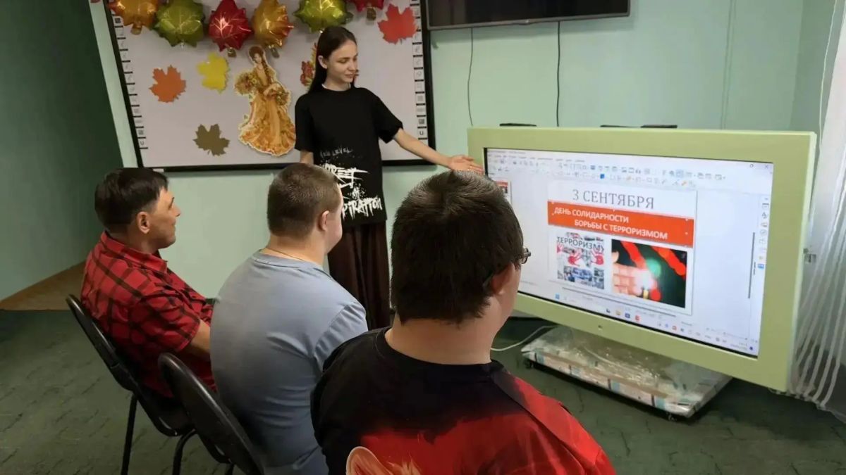 В социальных учреждениях Снежного прошли встречи и занятия для жителей В социальных учреждениях Снежного прошли встречи и занятия для жителей