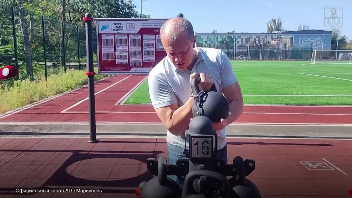 Антон Кольцов: Ознакомился с ходом ремонтных работ физкультурно-оздоровительного комплекса спортивной школы «Фаворит»