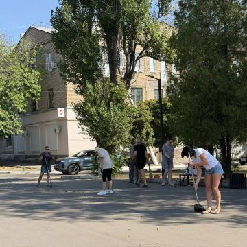 Кировчане привели в порядок территорию Аллеи Славы