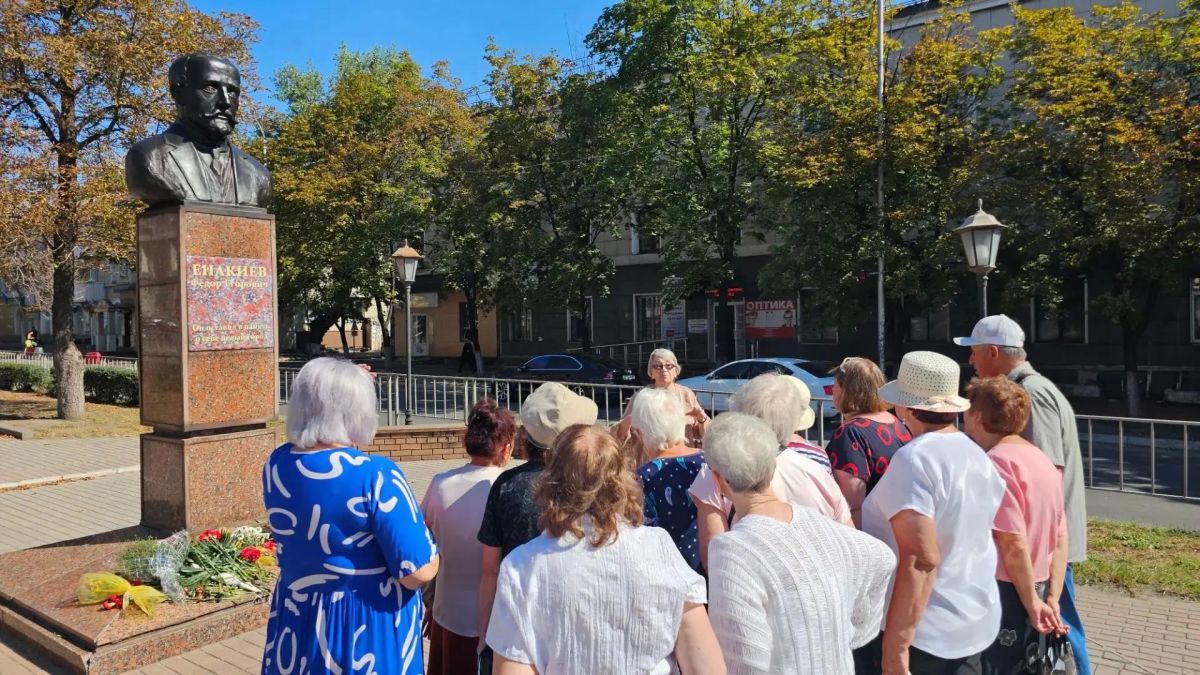 «Енакиево: сквозь время…». В рамках празднования Дня города и реализации партийного проекта «Старшее поколение» Единой России для получателей социальных услуг дневного отделения Комплексного центра социального обслуживания... «Енакиево: сквозь время…». В рамках празднования Дня города и реализации партийного проекта «Старшее поколение» Единой России для получателей социальных услуг дневного отделения Комплексного центра социального обслуживания...