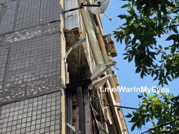Последствия удара БПЛА ВСУ в многоквартирный жилой дом в Куйбышевском районе Донецка