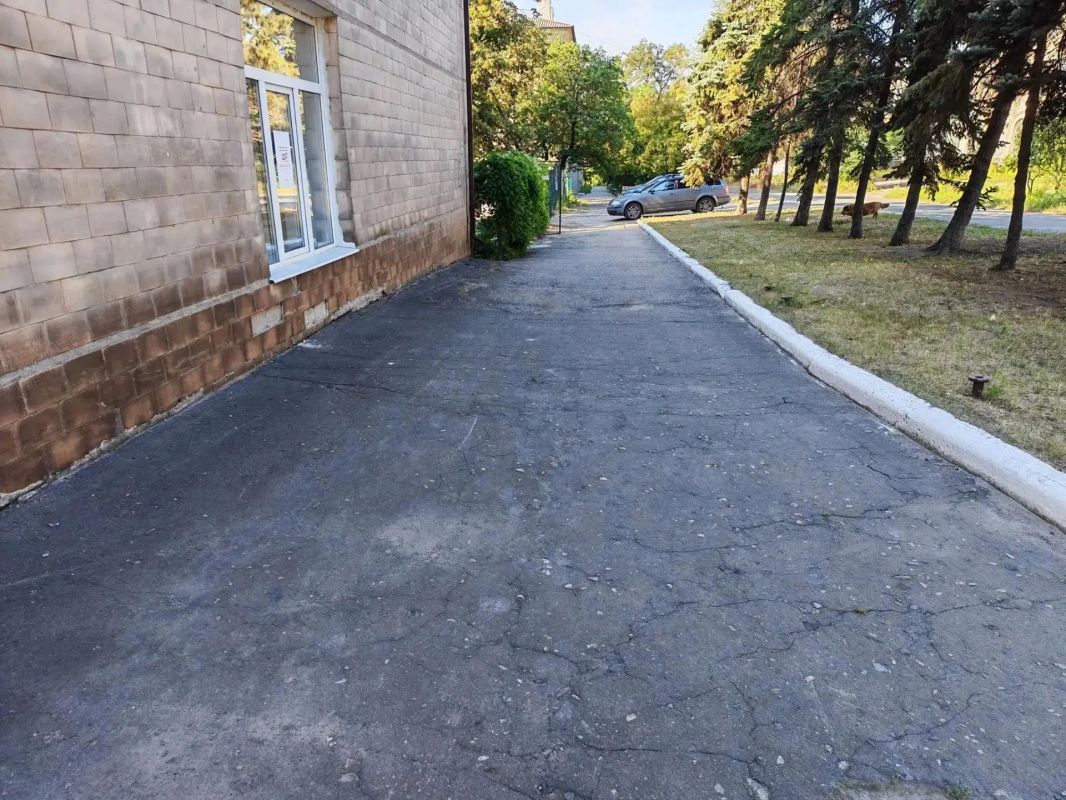 3 сентября, сотрудники ГБУ ДНР «Городской противотуберкулёзный диспансер г. Макеевки» и ГБПОУ «Макеевский техникум промышленных технологий им. Ф. И. Бачурина» в рамках акции «Чистый четверг» провели работы по благоустройству... 3 сентября, сотрудники ГБУ ДНР «Городской противотуберкулёзный диспансер г. Макеевки» и ГБПОУ «Макеевский техникум промышленных технологий им. Ф. И. Бачурина» в рамках акции «Чистый четверг» провели работы по благоустройству...