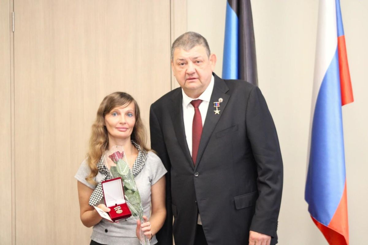 Иван Приходько: Сегодня, 4 сентября, в преддверии Дня города, мы чествуем горловчан, которые на протяжении многих лет ковали славу нашей малой Родины, создавали её трудовую историю, развивали промышленность, медицину... Иван Приходько: Сегодня, 4 сентября, в преддверии Дня города, мы чествуем горловчан, которые на протяжении многих лет ковали славу нашей малой Родины, создавали её трудовую историю, развивали промышленность, медицину...