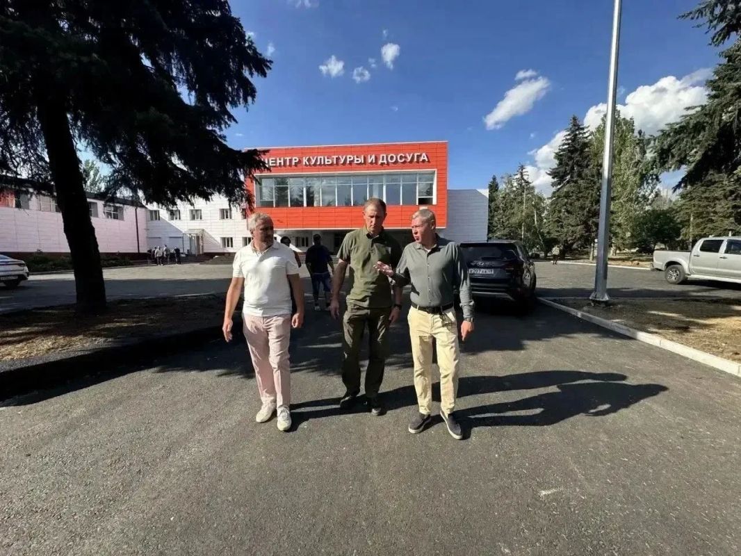 Александр Шатов: С представителями региона-шефа оценили результаты капремонта ЦКиД в Ждановке