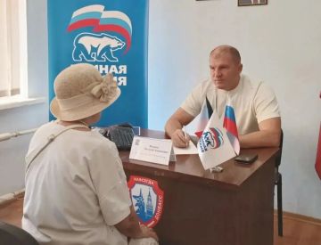 ПРИЕМ ГРАЖДАН. В первую неделю сентября депутаты Донецкого городского совета Виталий Воловик, Василий Гребенюк, Эдуард Либерман, Владимир Мозговой и Герман Полунин провели встречи с гражданами в рамках плановых приёмов