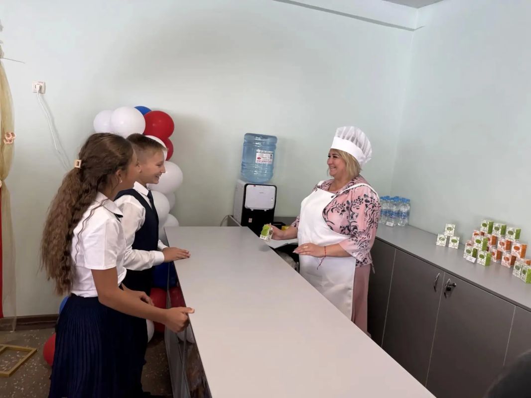 Александр Шатов: В Шахтерском округе начали работу школьные буфеты Александр Шатов: В Шахтерском округе начали работу школьные буфеты